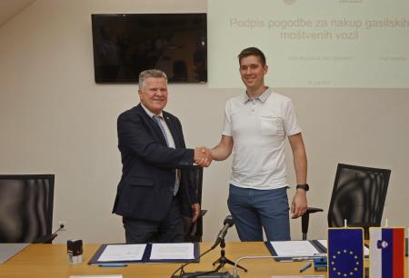 PODPIS POGODBE ZA NAKUP MOŠTVENIH VOZIL - Foto- Tine Šubic_16